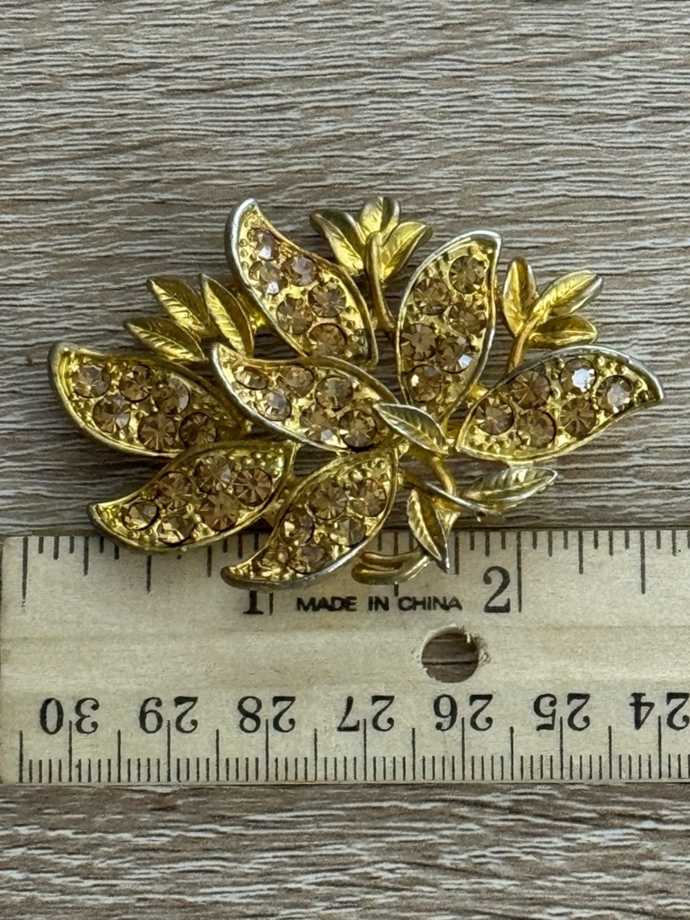 Vintage Leaf Rhinestone Gold Tone Brooch Luminous Sparkly Mid Century 50s 60s - Picture 4 of 8